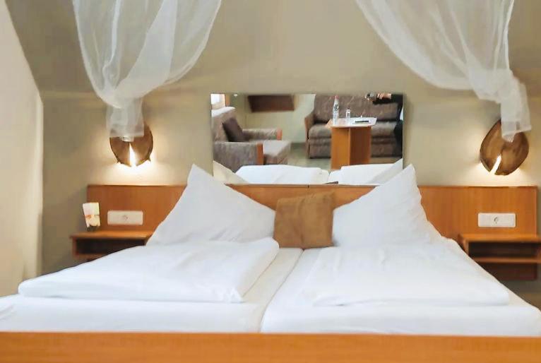 Gasthaus & Hotel Drei Lilien Werbach 外观 照片